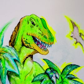 Dettaglio di un t-rex dipinto con i colori verde fluo sulla parete di una cameretta